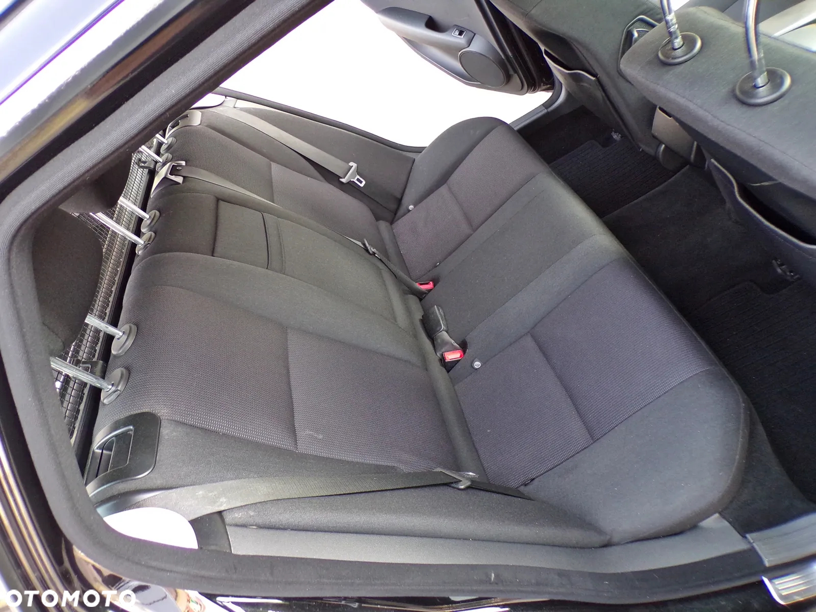 Mercedes-Benz Klasa C 180 T CGI Automatik BlueEFFICIENCY Elegance - 25