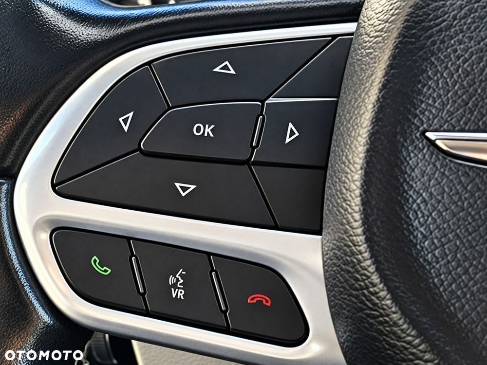 Chrysler Pacifica - 16