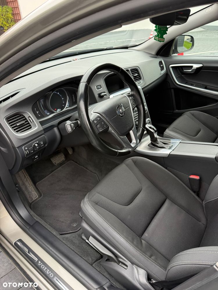 Volvo S60 D4 Drive-E Momentum - 16