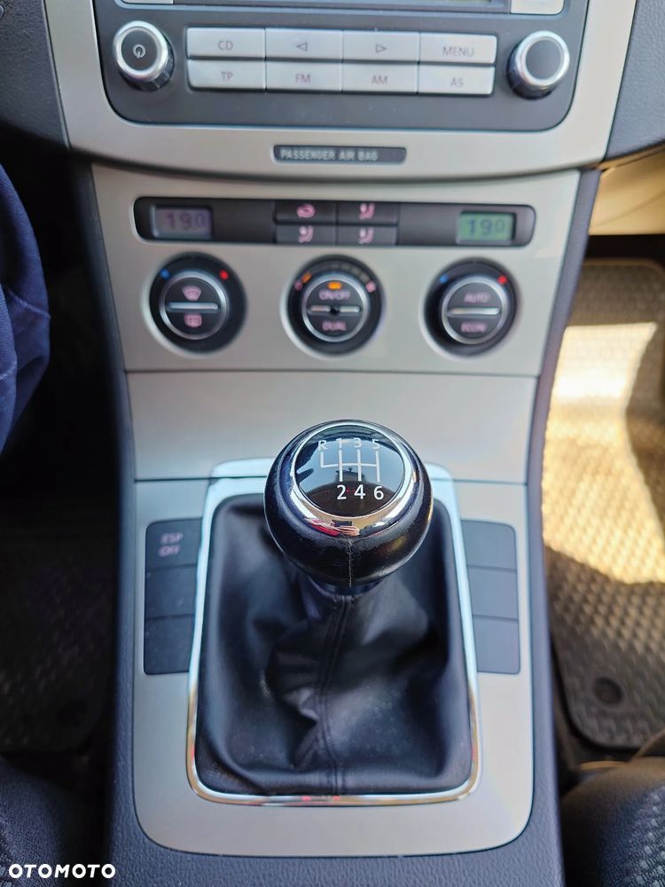 Volkswagen Passat 2.0 TDI DPF Comfortline - 27