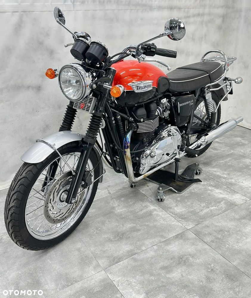 Triumph Bonneville - 9