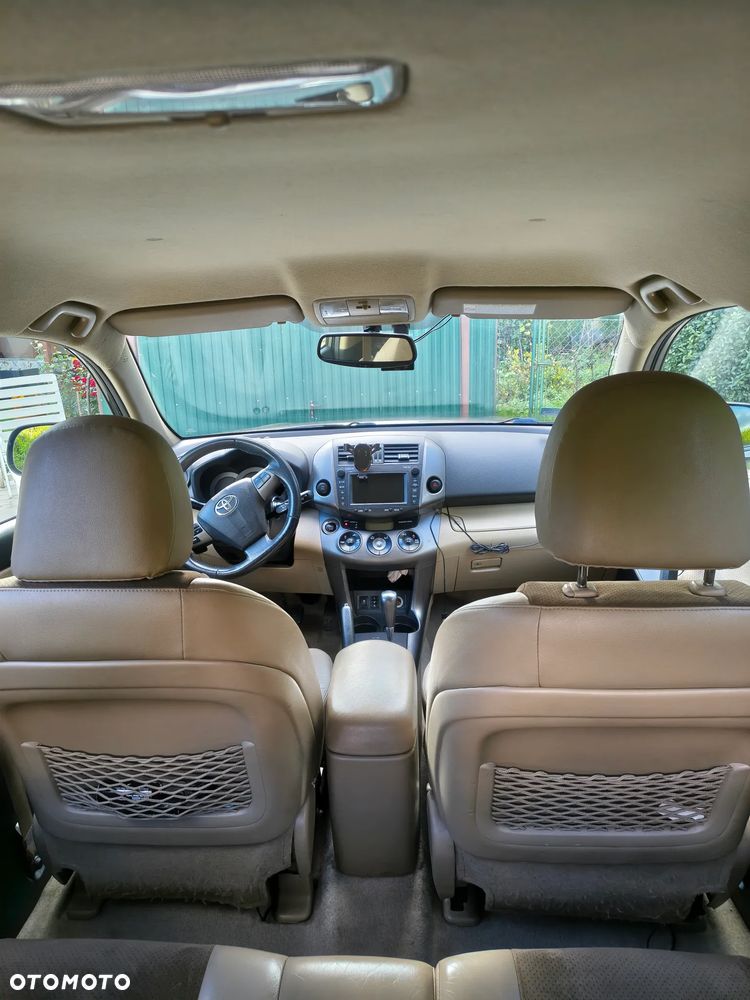 Toyota RAV4 - 9
