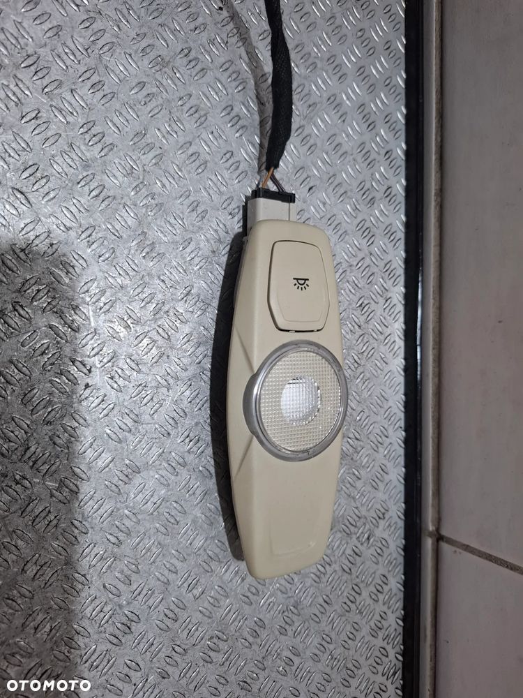 Lampka podsufitki Ford nr DS7A1377BD3DY0 - 1