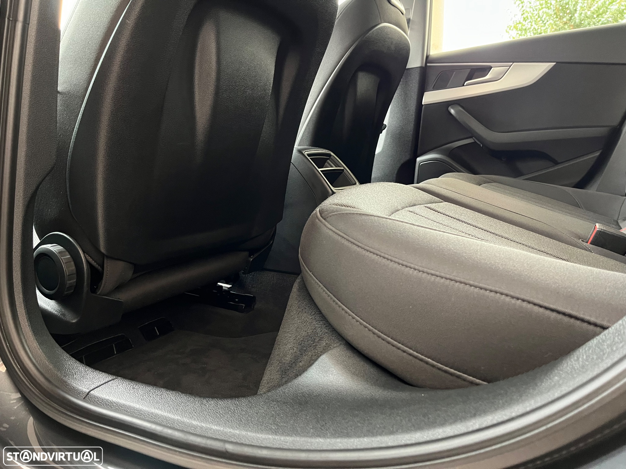 Audi A4 Avant 35 TDI Design S tronic - 30