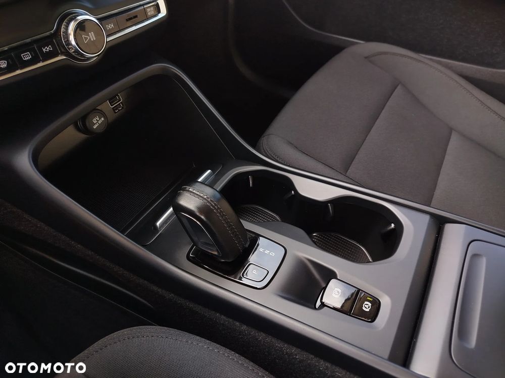 Volvo XC 40 T2 Plus Dark - 29
