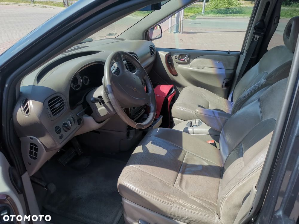Chrysler Grand Voyager 3.3L Limited - 11