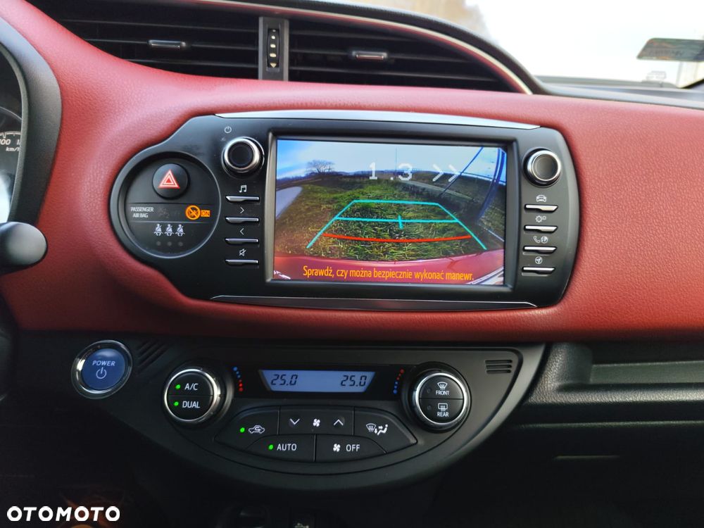 Toyota Yaris Hybrid 100 Selection Passion - 7