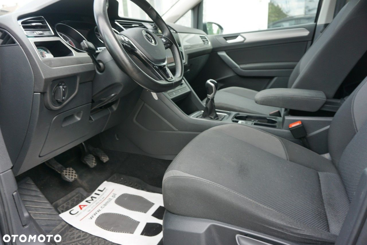 Volkswagen Touran - 10