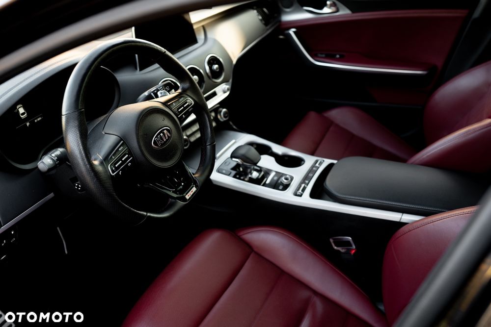 Kia Stinger 3.3 T-GDI V6 GT AWD - 24