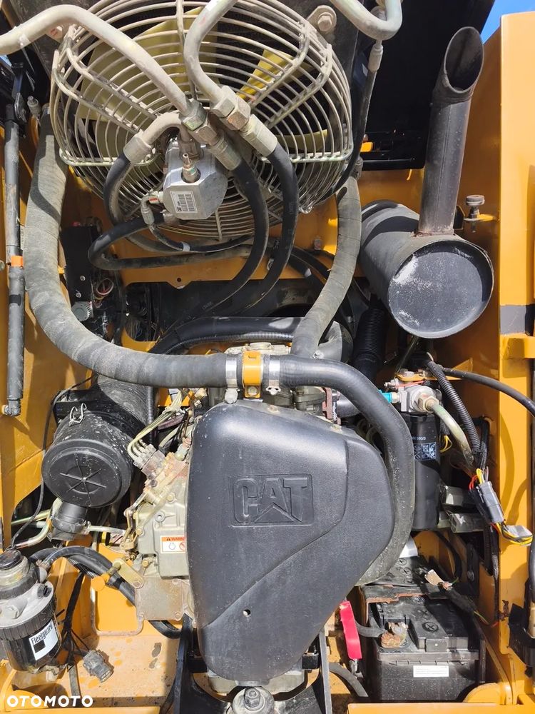 Caterpillar 216 - 11