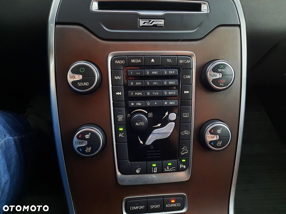 Volvo XC 70 D5 AWD Geartronic Summum - 38