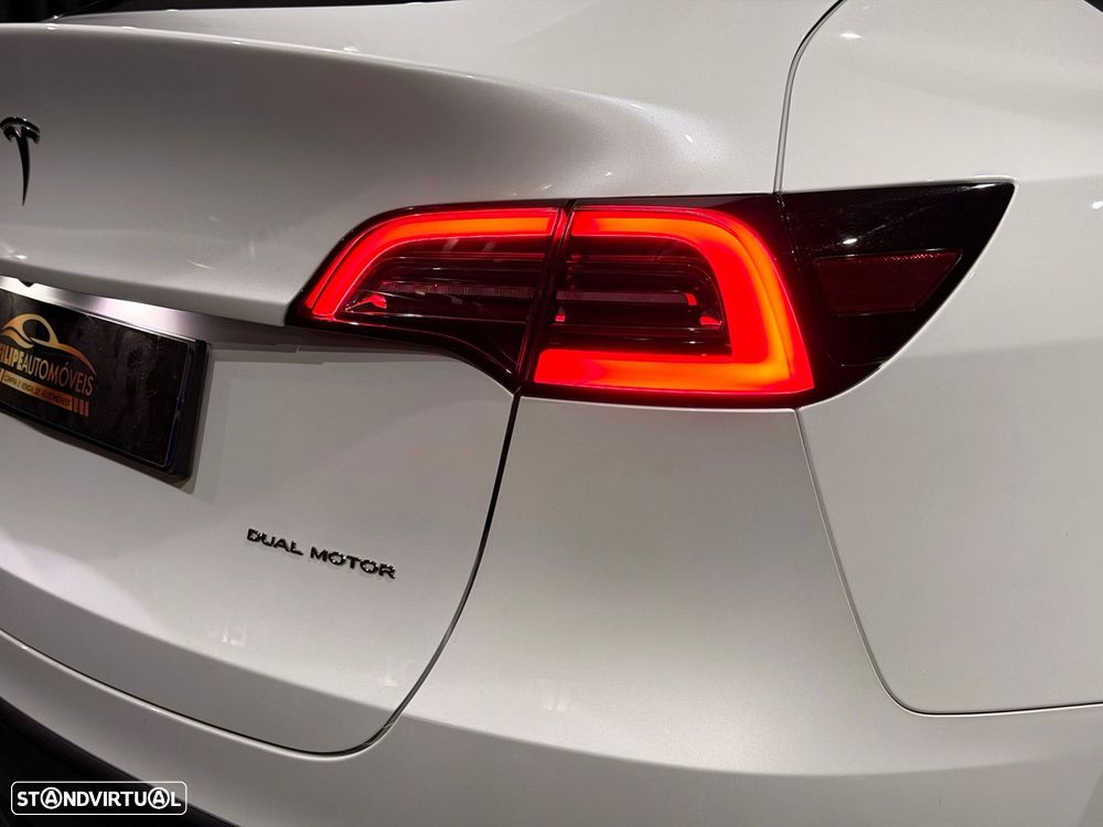 Tesla Model Y Long Range Dual Motor AWD - 12