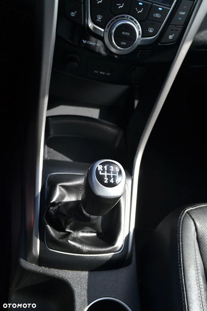Hyundai i30 i30cw 1.6 Fifa World Cup Edition - 33