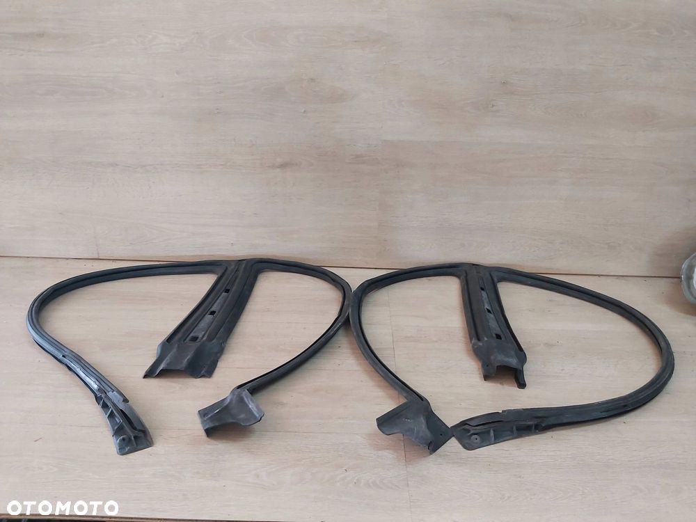 SUBARU Impreza II GD STI uszczelka drzwi lewa KOMBI - 1