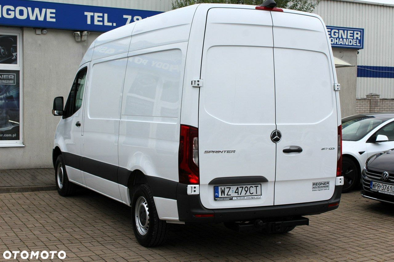 Mercedes-Benz Sprinter - 4