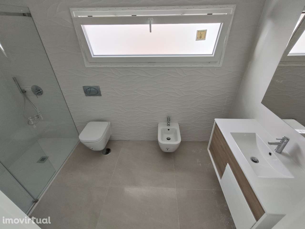 Oferta 1% do valor de aquisição - Moradia T2 com Piscina e Garagem - Grande imagem: 3/43