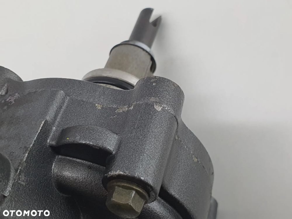 POMPA WODU OBUDOWA DEKIEL WIRNIK  BENELLI 302 - 15