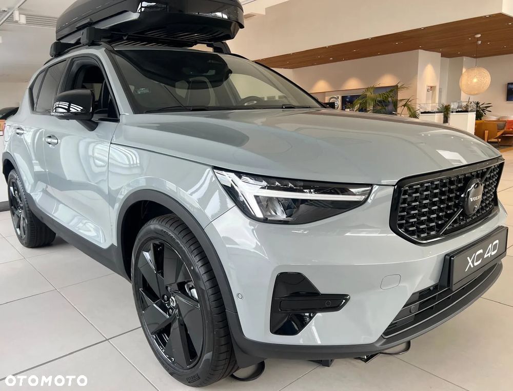 Volvo XC 40 B4 AWD Plus Dark - 11