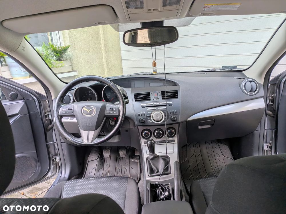 Mazda 3 1.6 Active + - 6