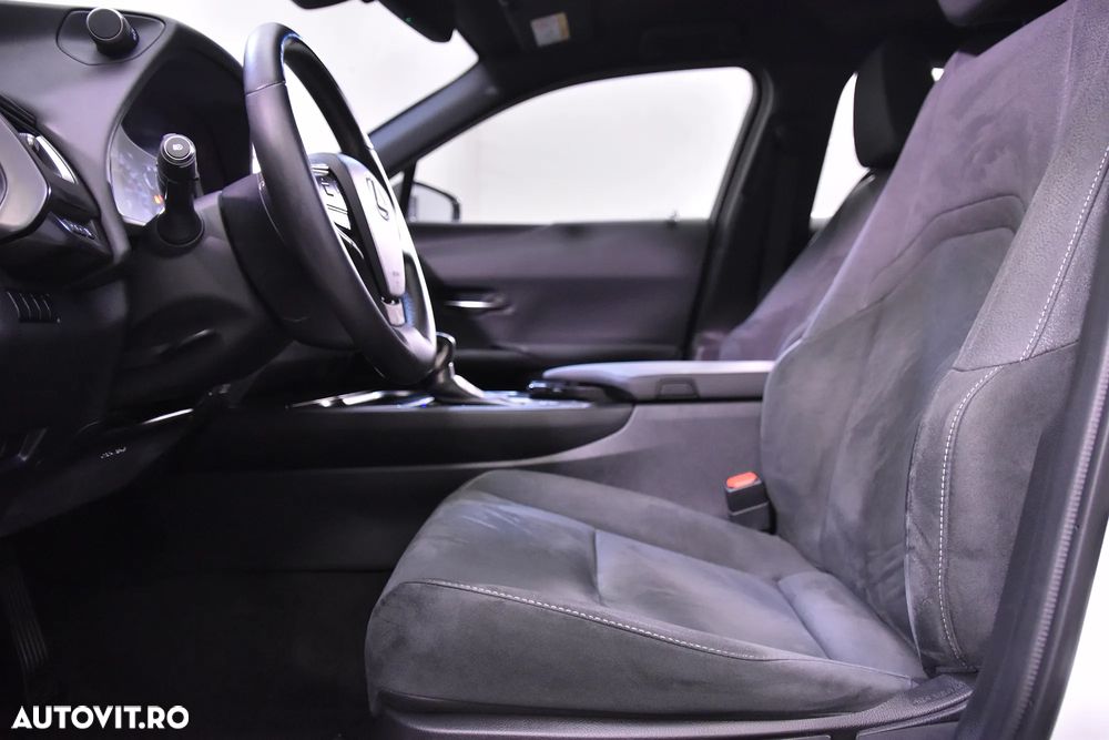 Lexus UX - 22