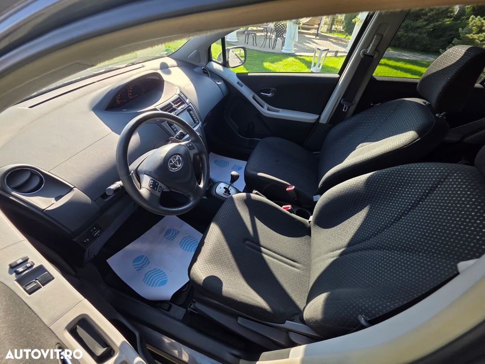 Toyota Yaris - 10