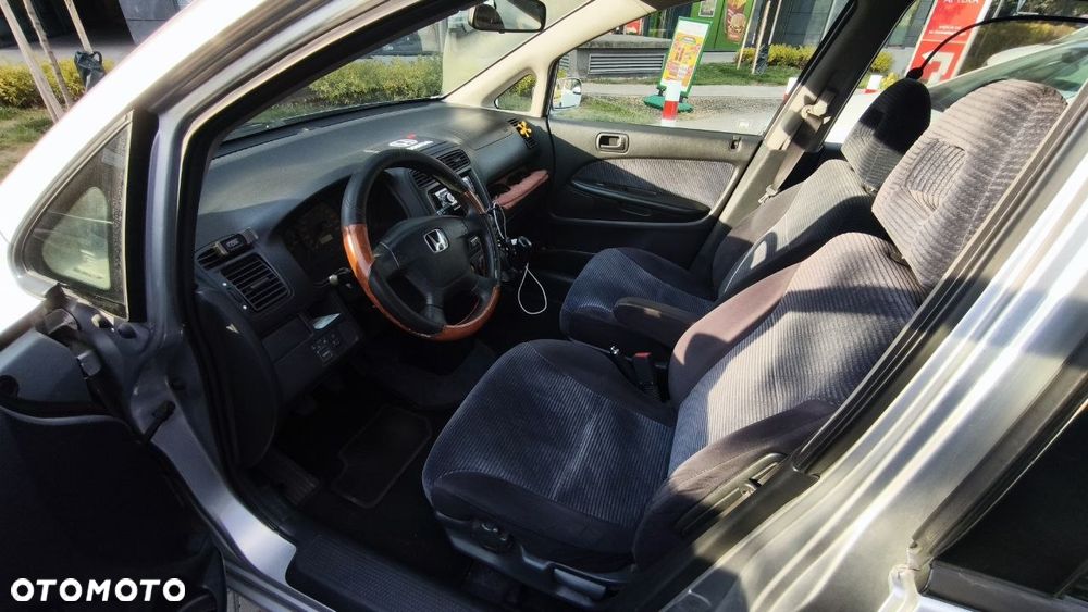 Honda Stream 1.7i ES - 11