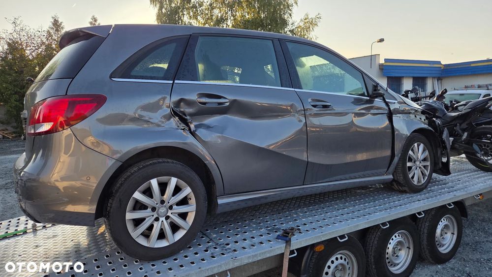 Mercedes-Benz Klasa B 180 (BlueEFFICIENCY) 7G-DCT - 4
