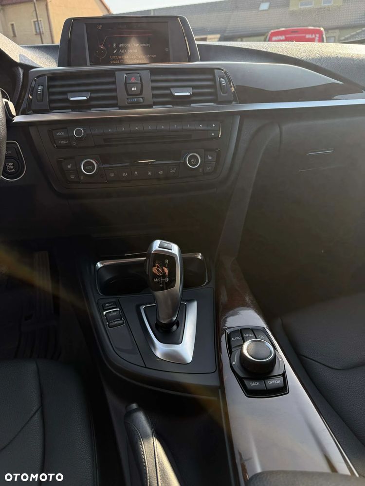 BMW Seria 3 320i xDrive - 12