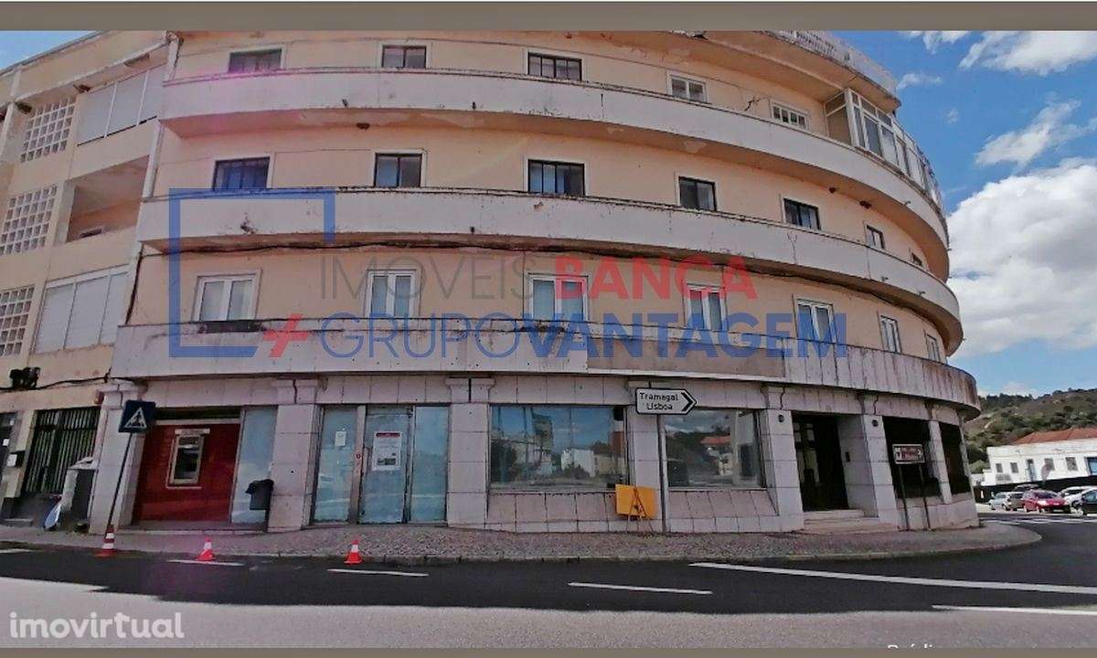 Loja em Abrantes de 280m2 e cave - Grande imagem: 2/7