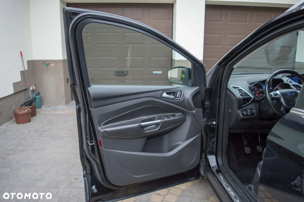 Ford Kuga 2.0 TDCi 2x4 Titanium - 12