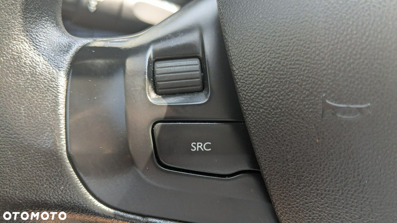 Peugeot 208 - 23