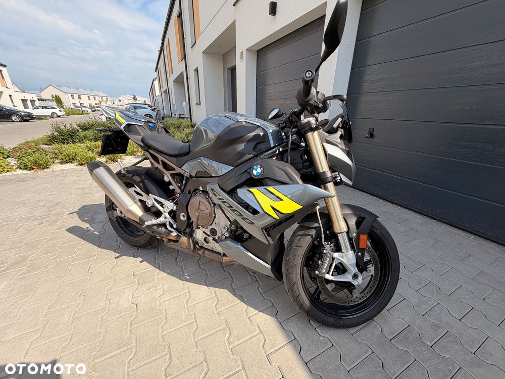 BMW S - 9