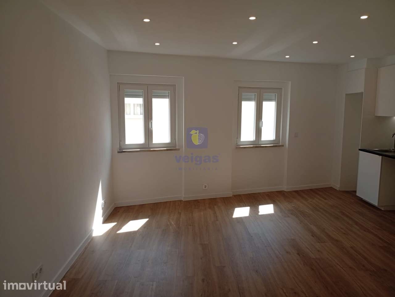 Apartamento T2 Renovado no Forte da Casa - Grande imagem: 4/17