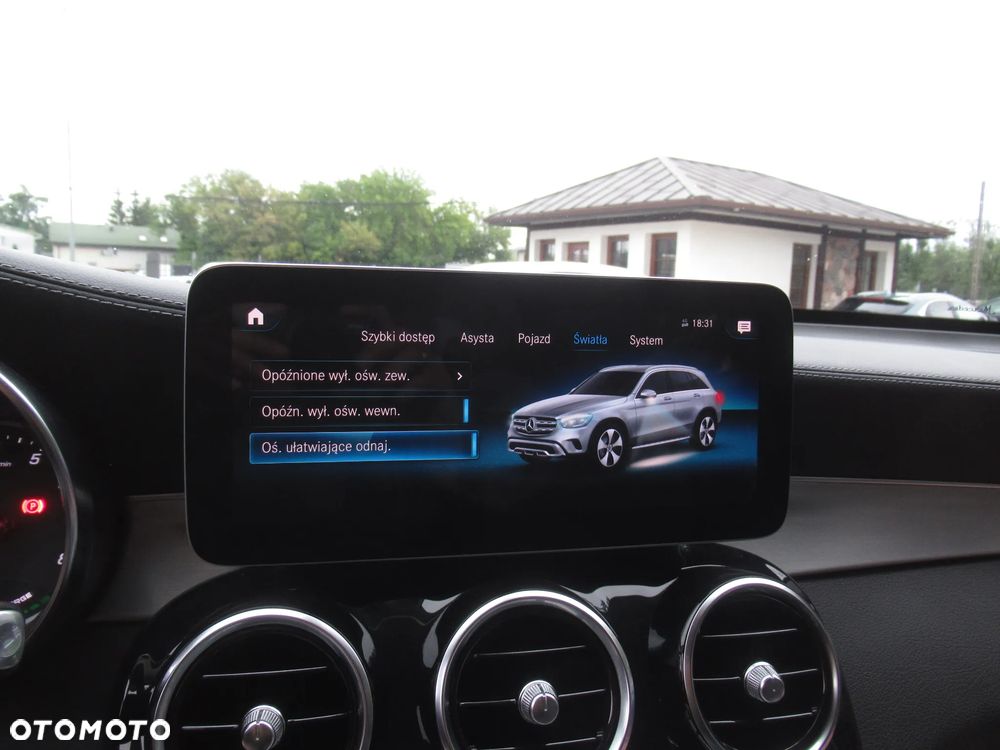 Mercedes-Benz GLC 200 4Matic 9G-TRONIC AMG Line - 27
