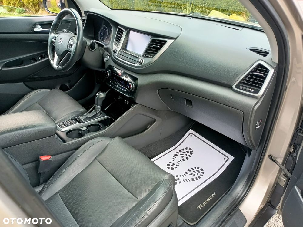 Hyundai Tucson blue 1.7 CRDi 2WD DCT Premium - 30