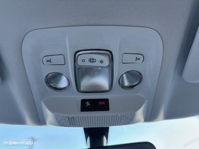 Peugeot 2008 1.6 e-HDi Allure 2-Tronic - 22