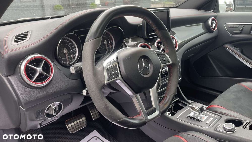 Mercedes-Benz GLA - 36