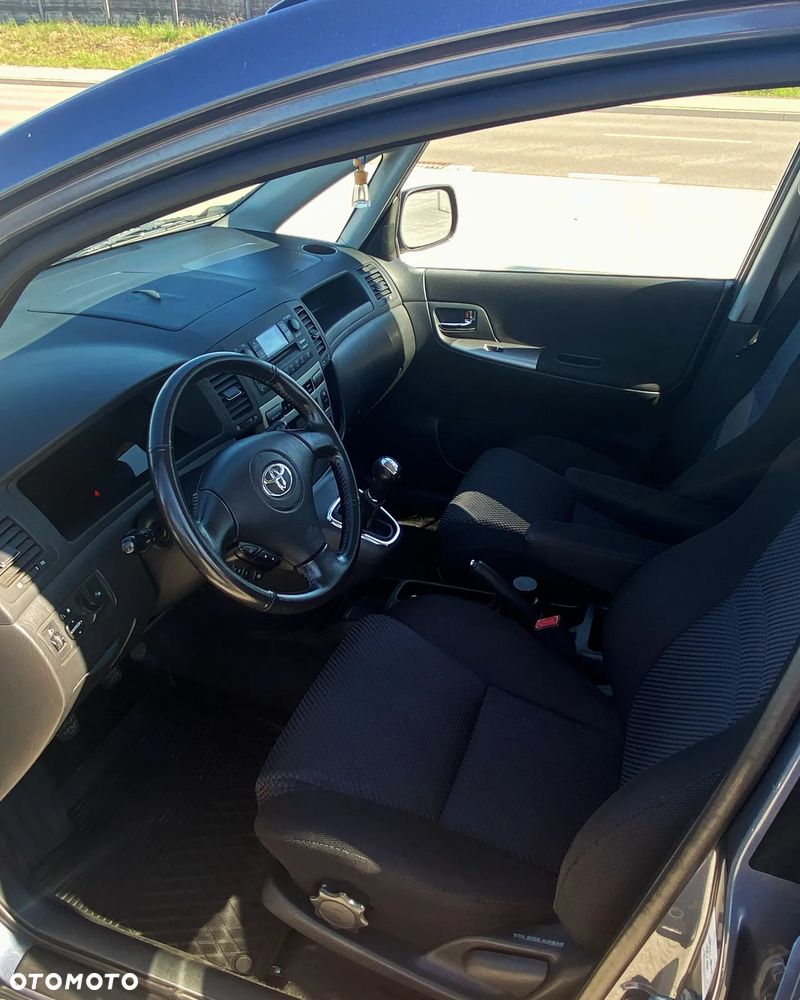 Toyota Corolla Verso - 9