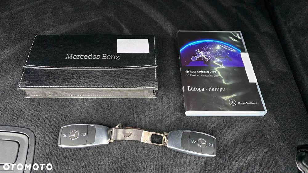 Mercedes-Benz Klasa C 220 d 4Matic T 9G-TRONIC Avantgarde - 38