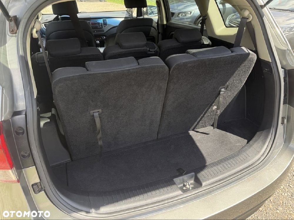 Kia Carens - 22