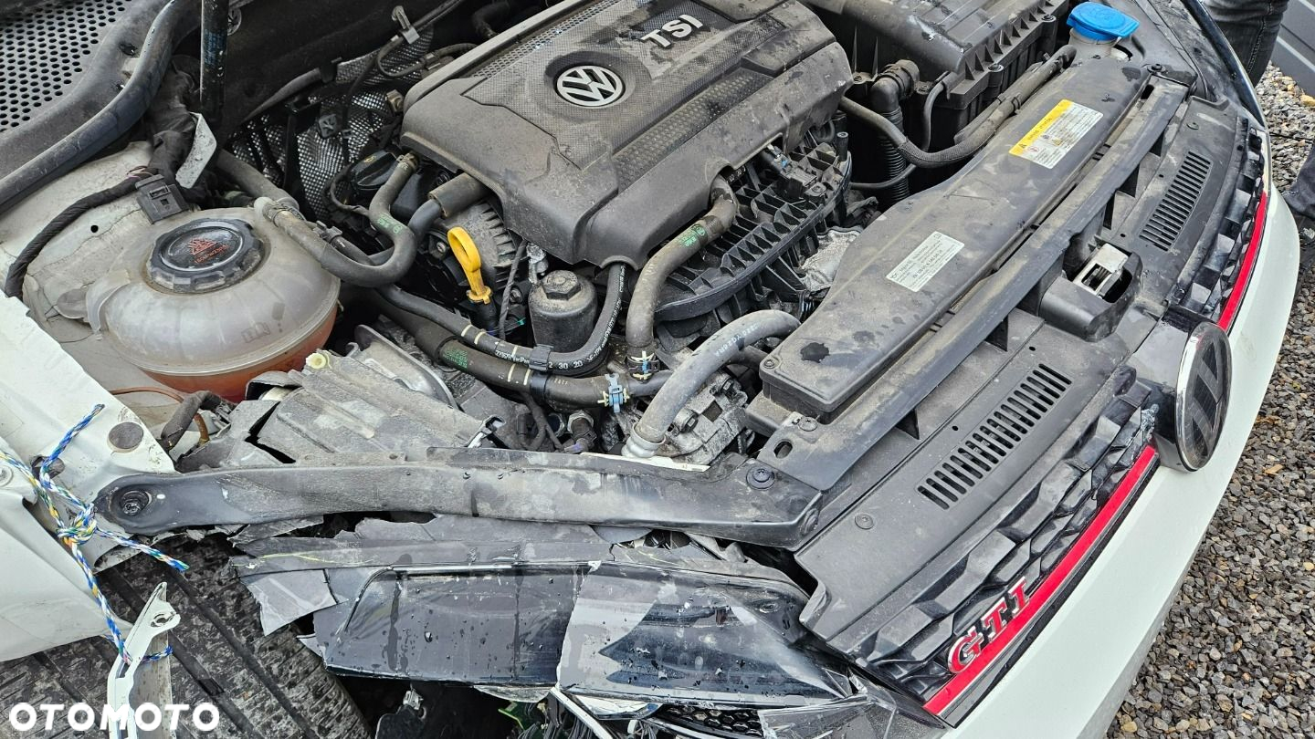 Volkswagen Golf - 23