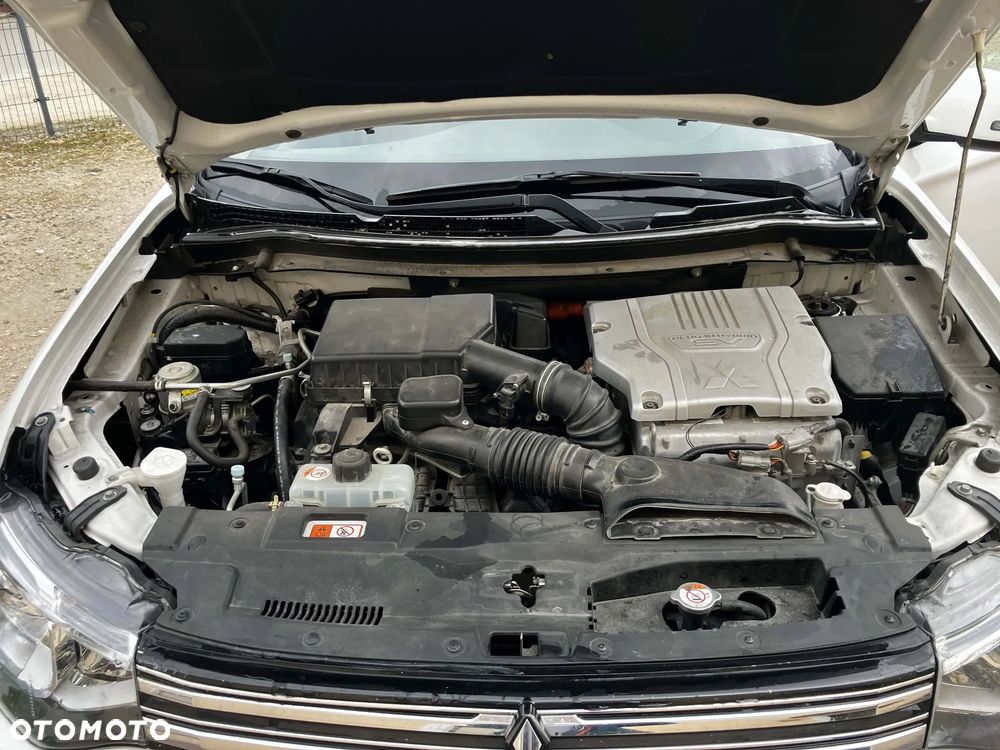 Mitsubishi Outlander 2.0 4WD Plus - 8