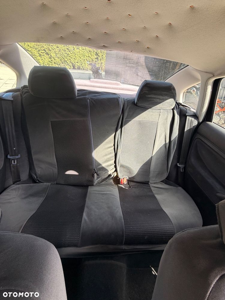 Volkswagen Passat 1.9 TDI Comfortline - 11