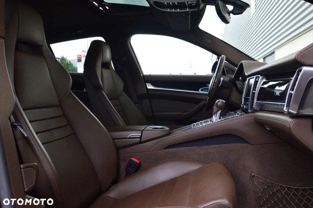 Porsche Panamera 4S - 23