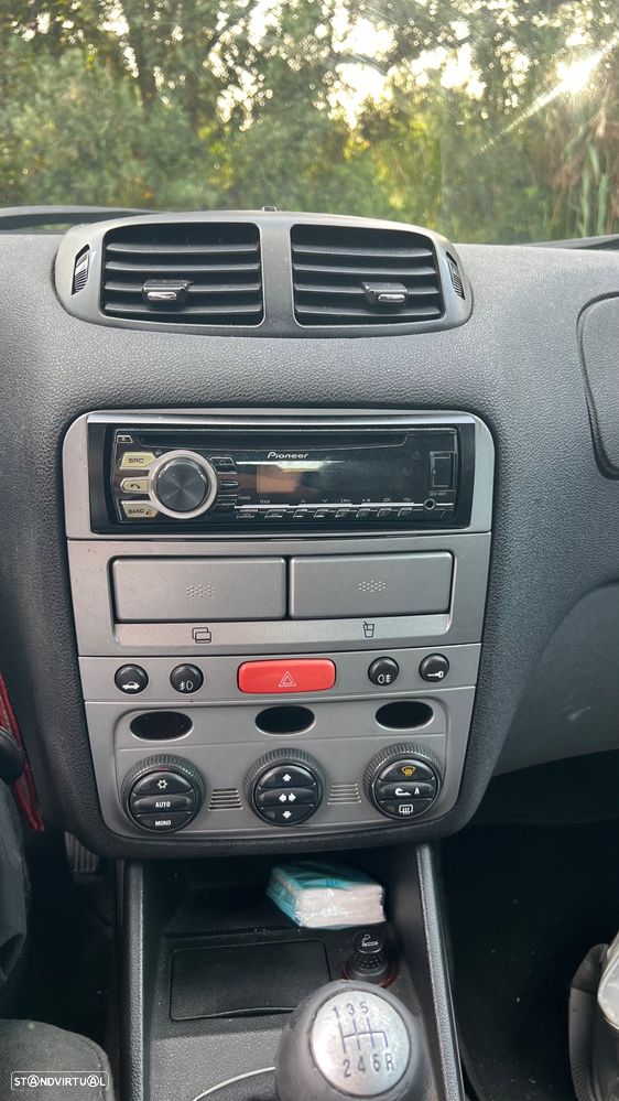 Alfa Romeo 147 1.9 JTD 16V Progression - 8