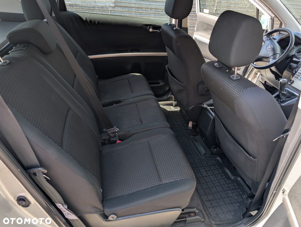 Toyota Corolla Verso 1.8 Premium + - 7