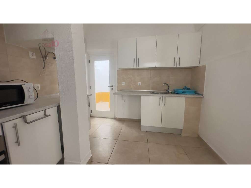 Andar de prédio T3 para arrendamento - rés-do-chão no centro de Évora - Grande imagem: 2/22