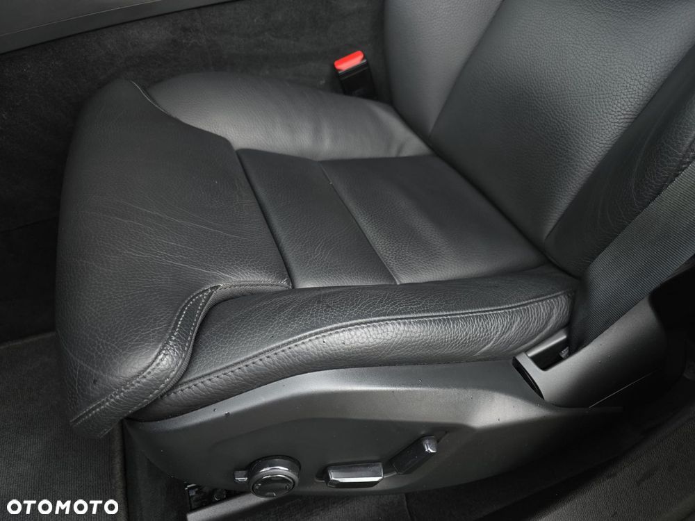 Volvo XC 60 B4 D Plus Dark - 13