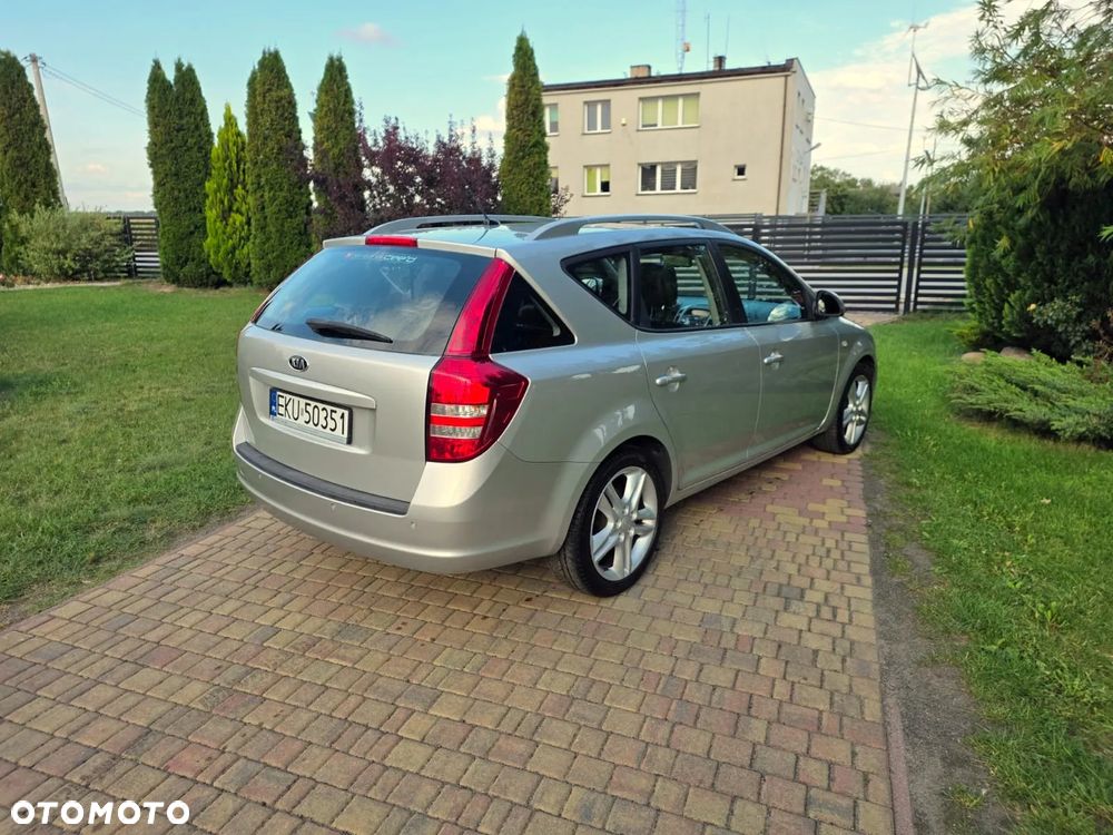 Kia Ceed - 4