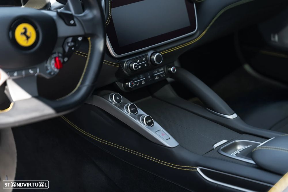 Ferrari GTC4 Lusso - 23
